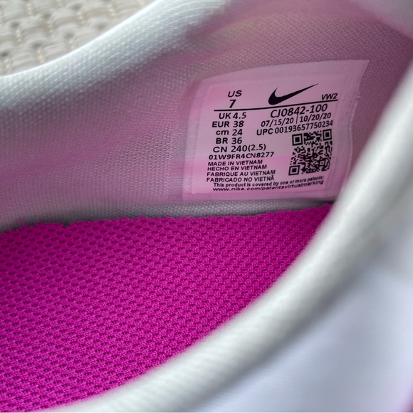 Nike - Picture 4 of 6